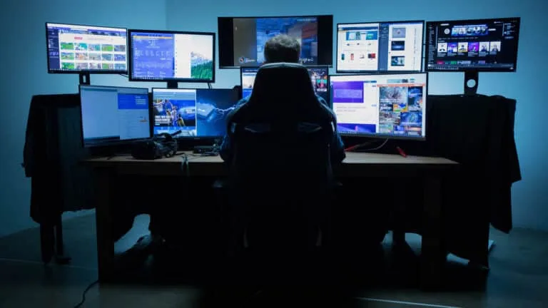 Monitor Seçimində Hansı Faktorlara Diqqət Etməlisiniz